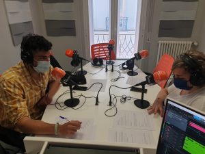 Iris y Pedro Soriano en Frecuencia Enfermera grabando el podcast de ffpaciente